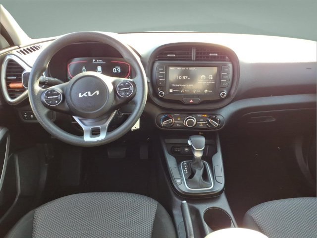 Used 2025 Kia Soul LX w/ LX Technology Package FWD image 15