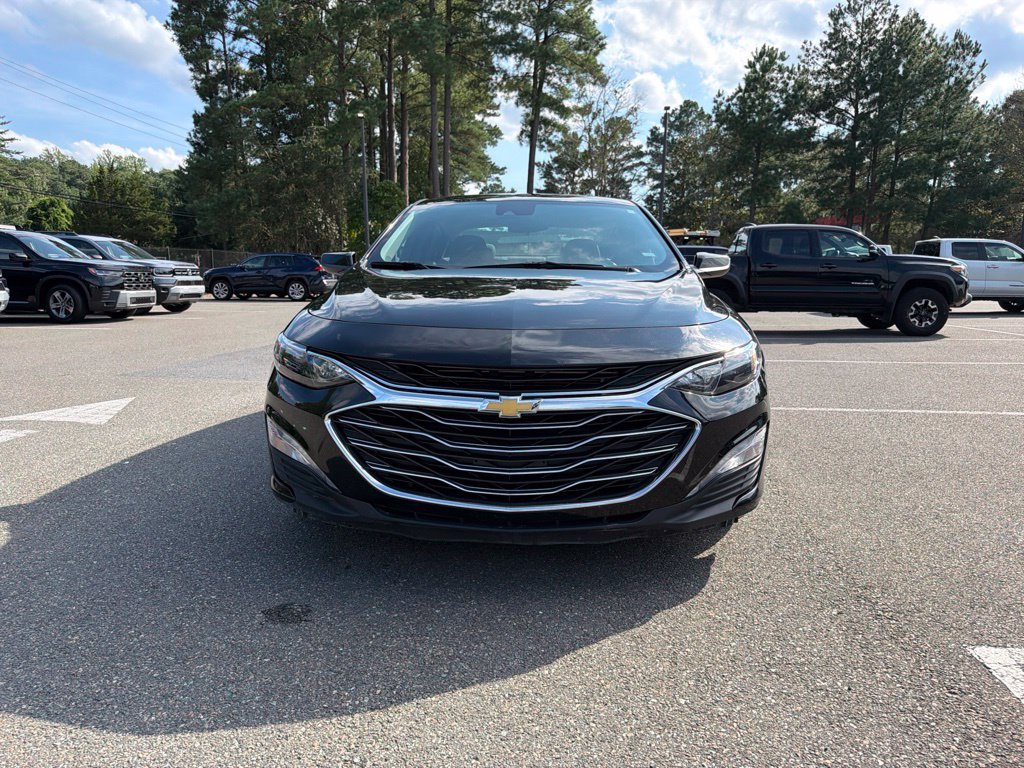 Used 2025 Chevrolet Malibu LT FWD image 3