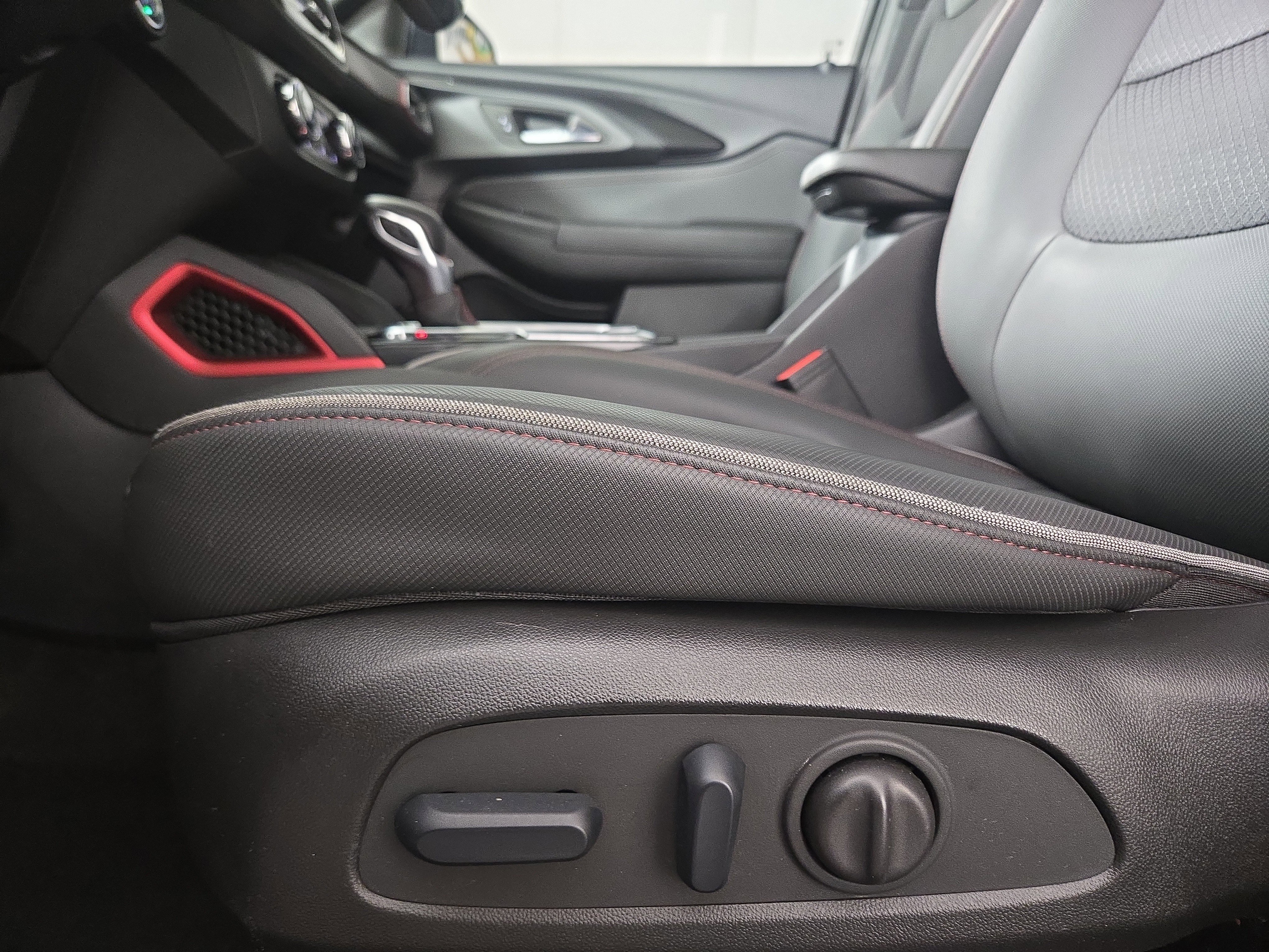 Certified 2023 Chevrolet TrailBlazer RS w/ Sun and Liftgate Package image 33