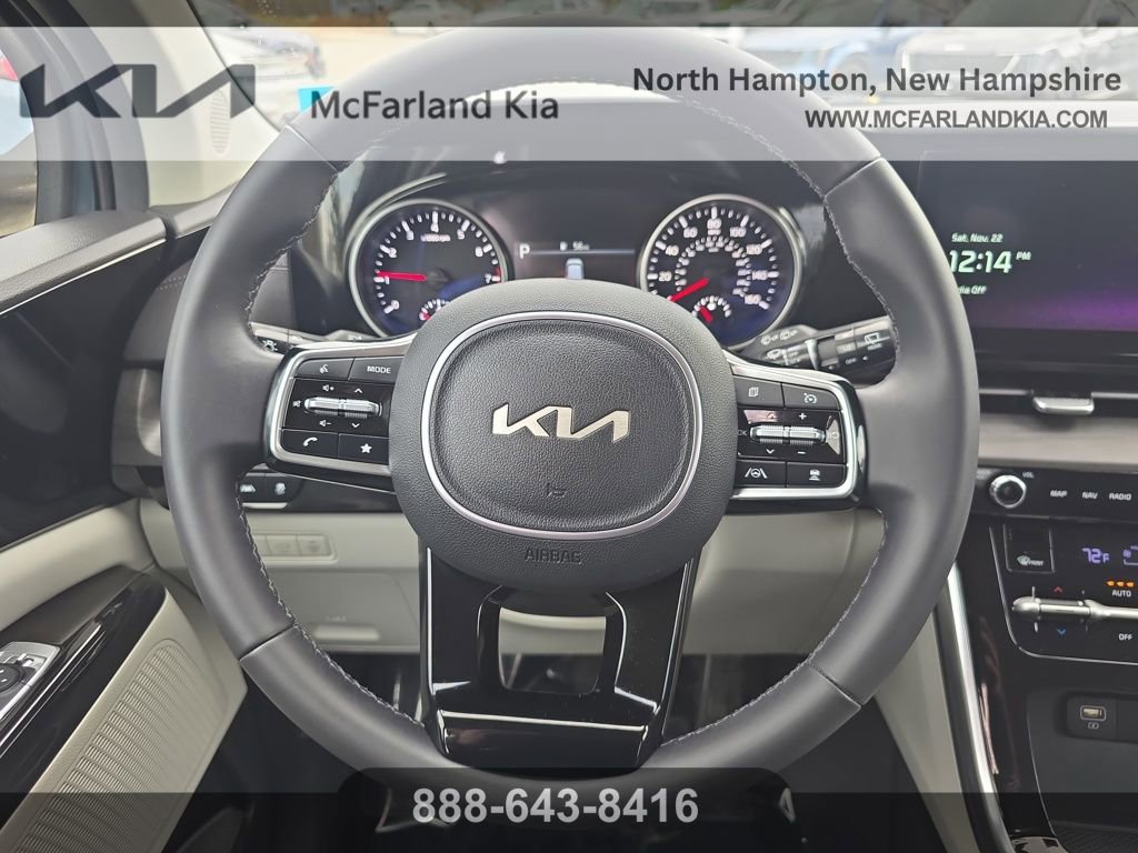 Used 2023 Kia Carnival EX image 16