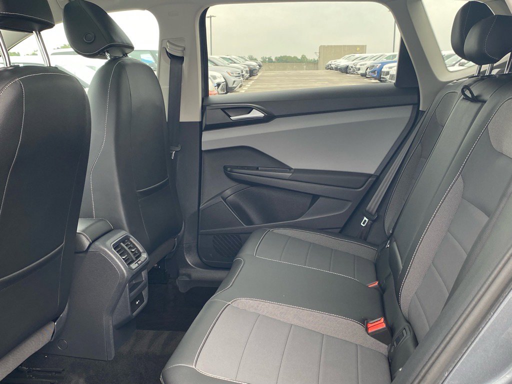 Used 2022 Volkswagen Taos SE w/ Panoramic Sunroof Package image 22