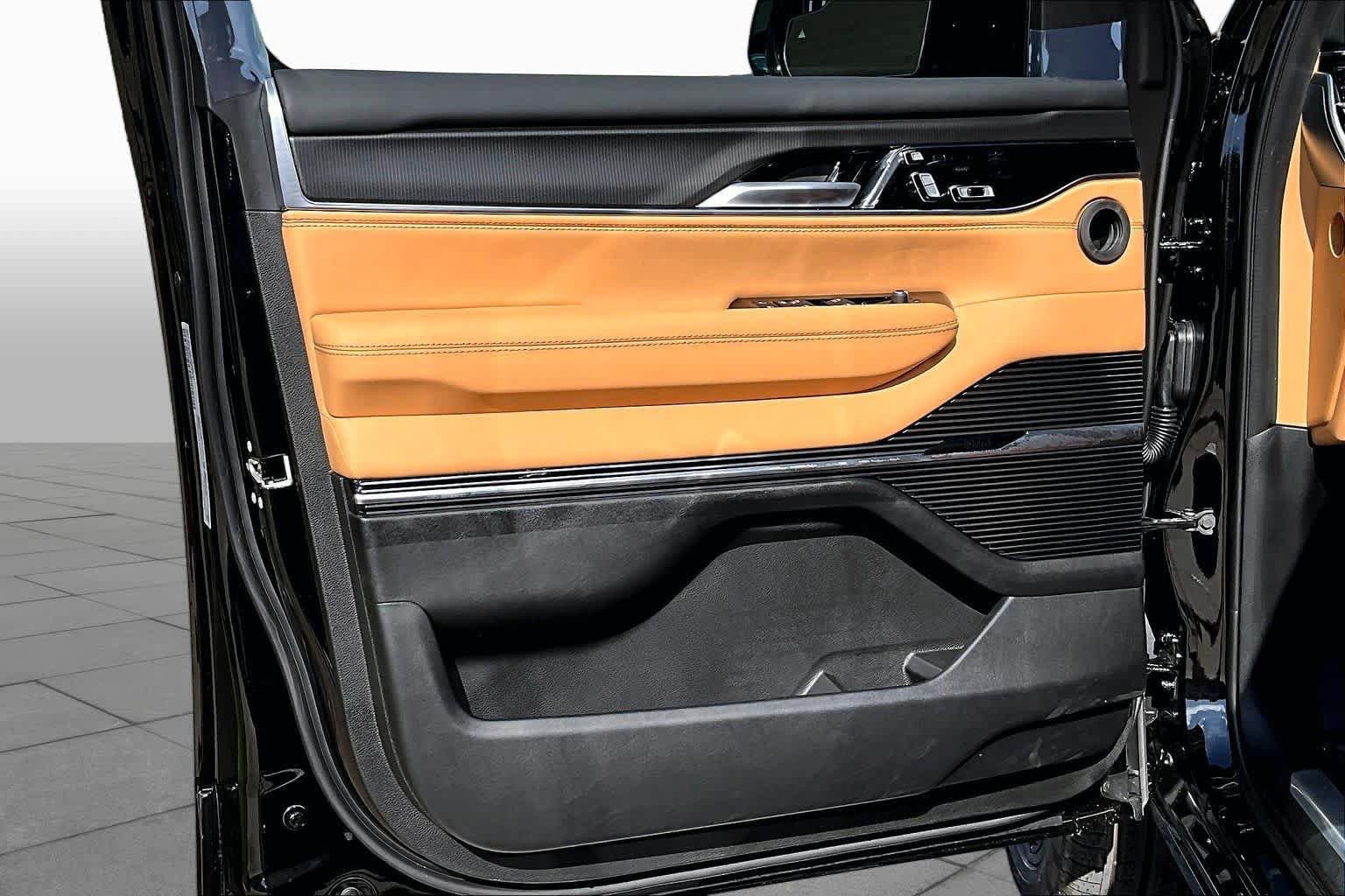 New 2027 Jeep Grand Wagoneer Summit AWD/4WD image 10