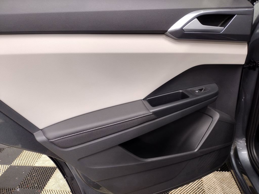 New 2025 Volkswagen Taos SEL image 23