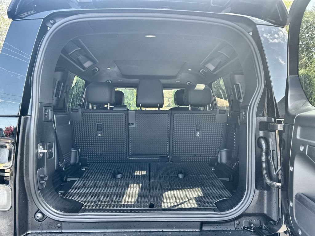 New 2026 Land Rover Defender 110 X AWD/4WD image 18