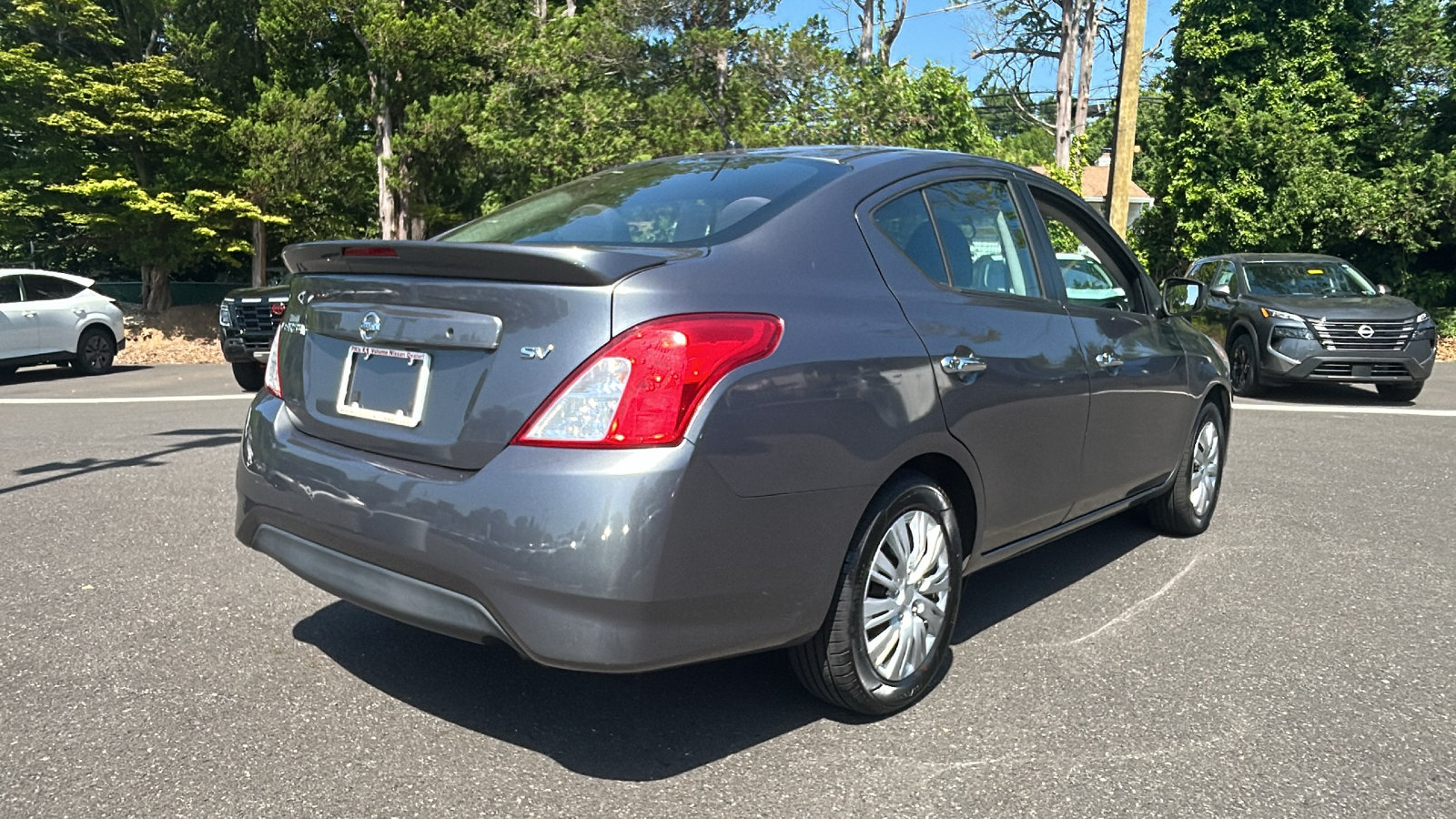 Used 2017 Nissan Versa SV FWD image 7