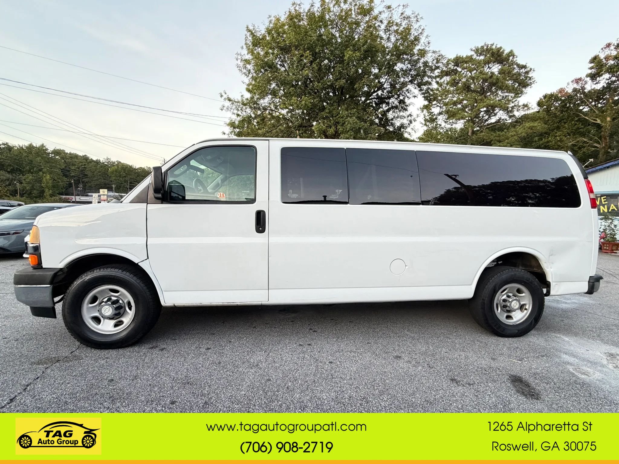 Used 2017 Chevrolet Express 3500 LT w/ LT Preferred Equipment Group RWD image 3