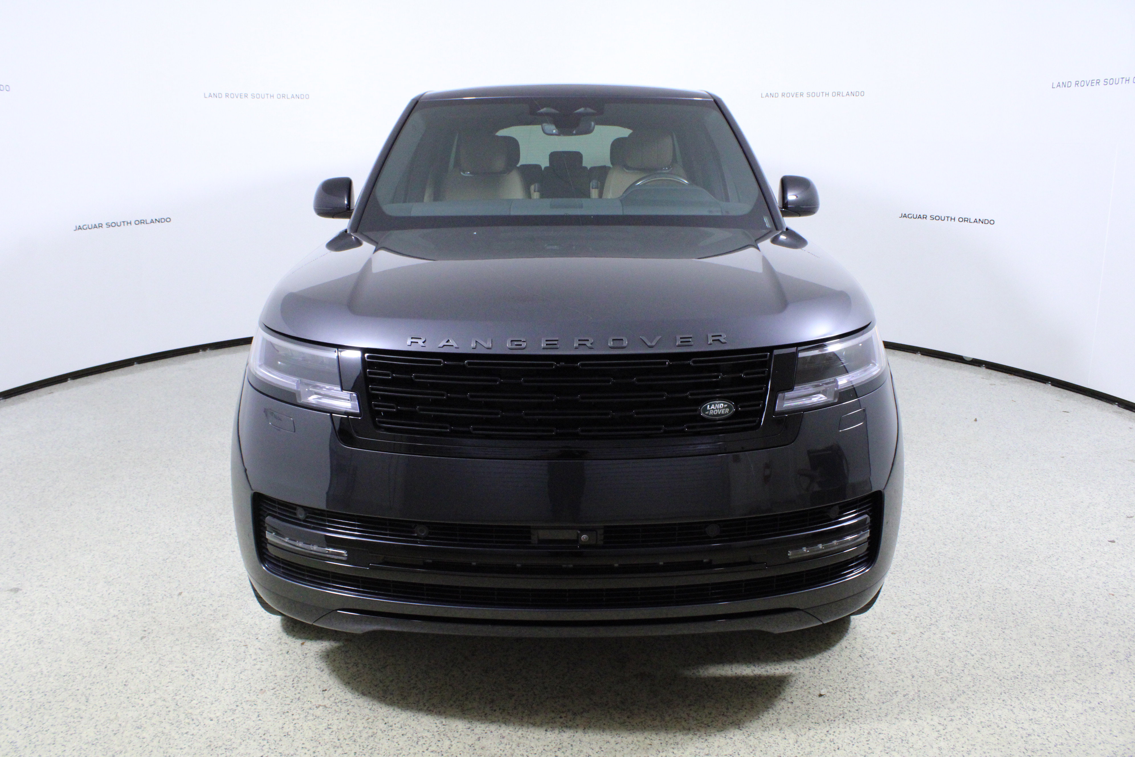 Used 2024 Land Rover Range Rover SE image 2