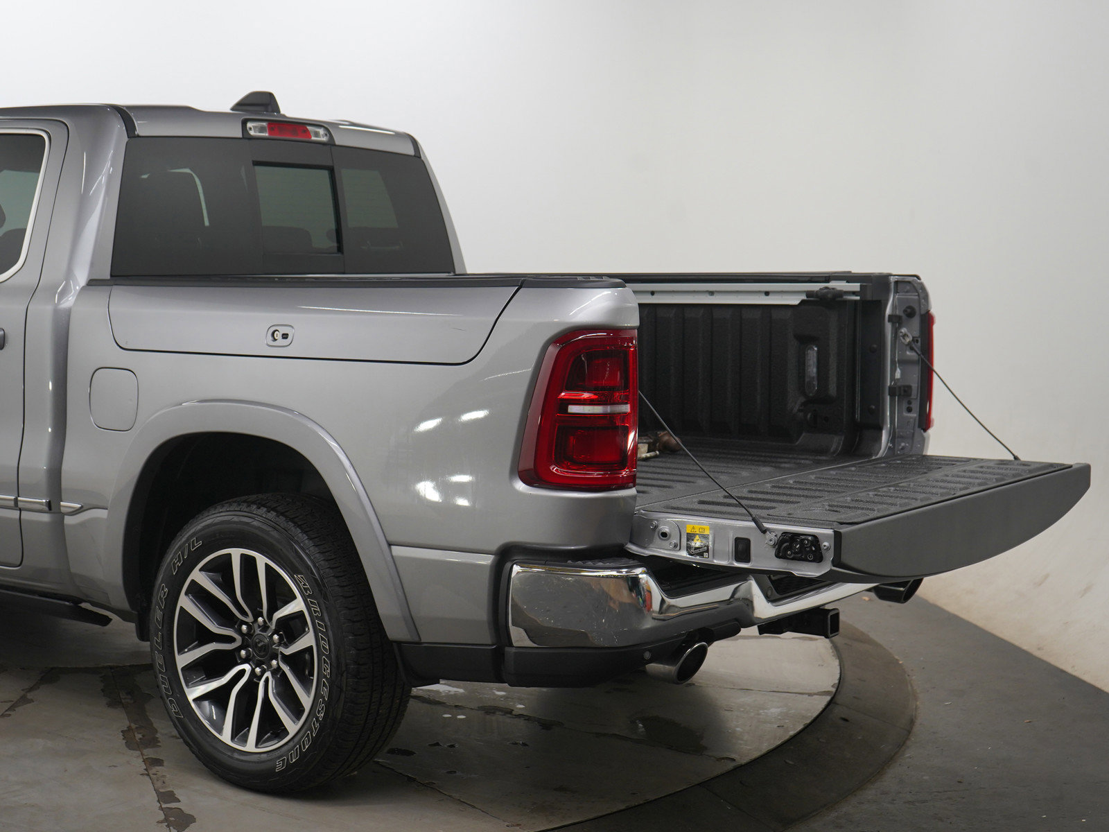 Used 2025 RAM 1500 Limited image 9