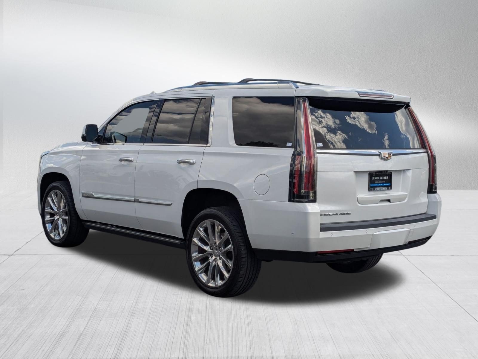Certified 2020 Cadillac Escalade Premium Luxury AWD/4WD image 4