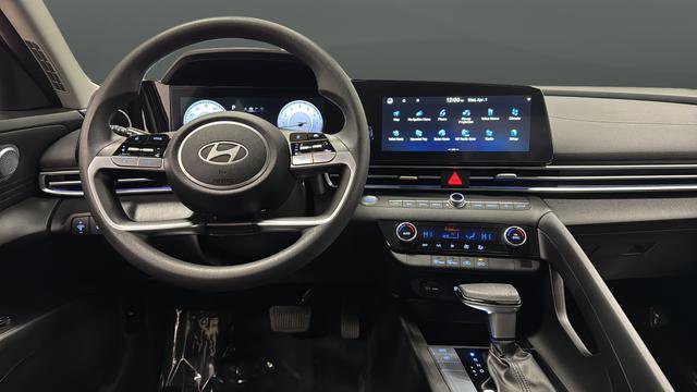 Used 2024 Hyundai Elantra SEL image 12