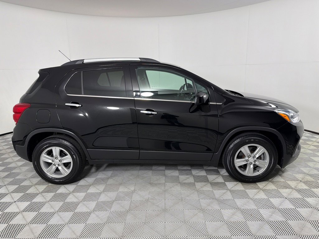 Used 2020 Chevrolet Trax LT w/ Driver Confidence Package image 4