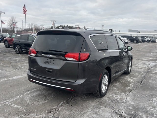 Used 2018 Chrysler Pacifica Touring-L Plus image 5