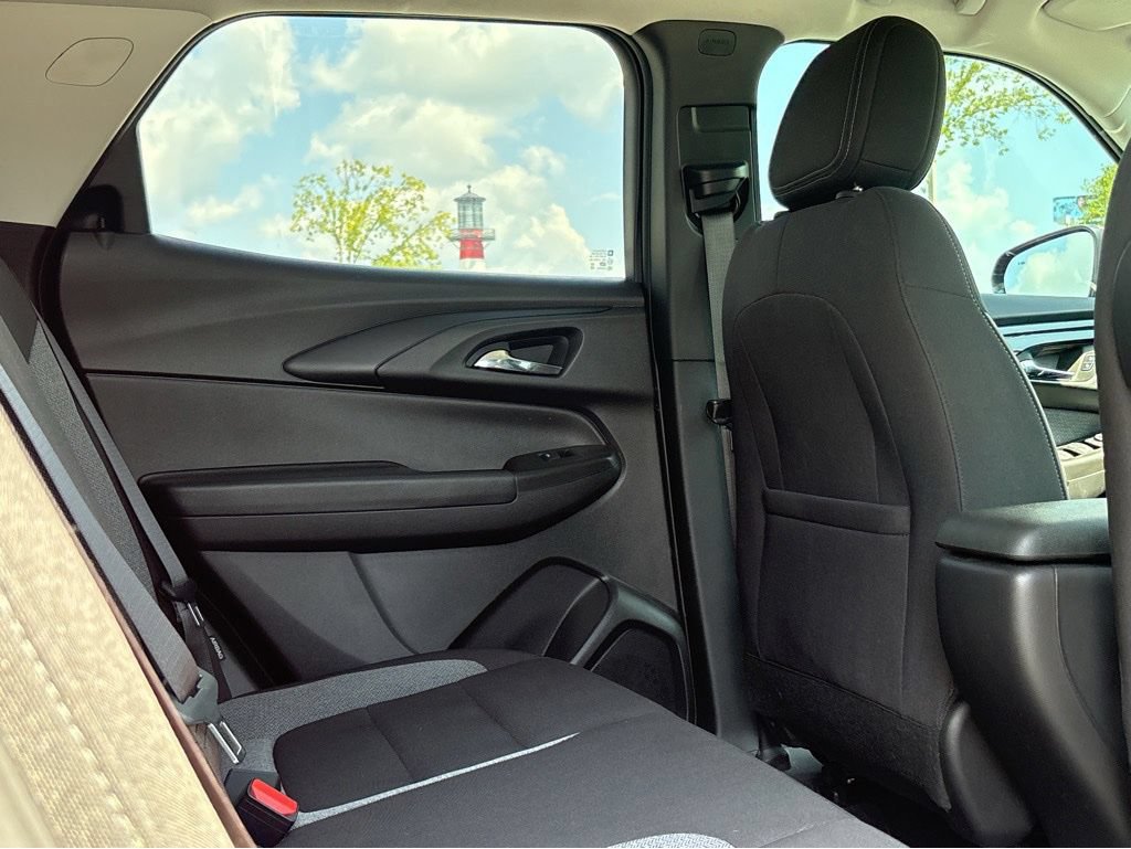 Used 2025 Chevrolet TrailBlazer LT w/ LT Cold Weather Package FWD image 7