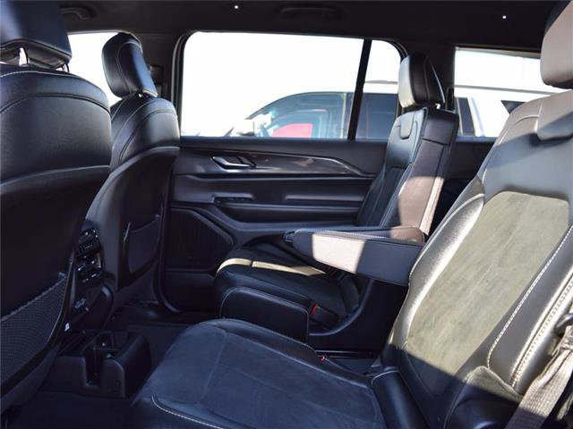 Used 2023 Jeep Grand Cherokee L Laredo image 28