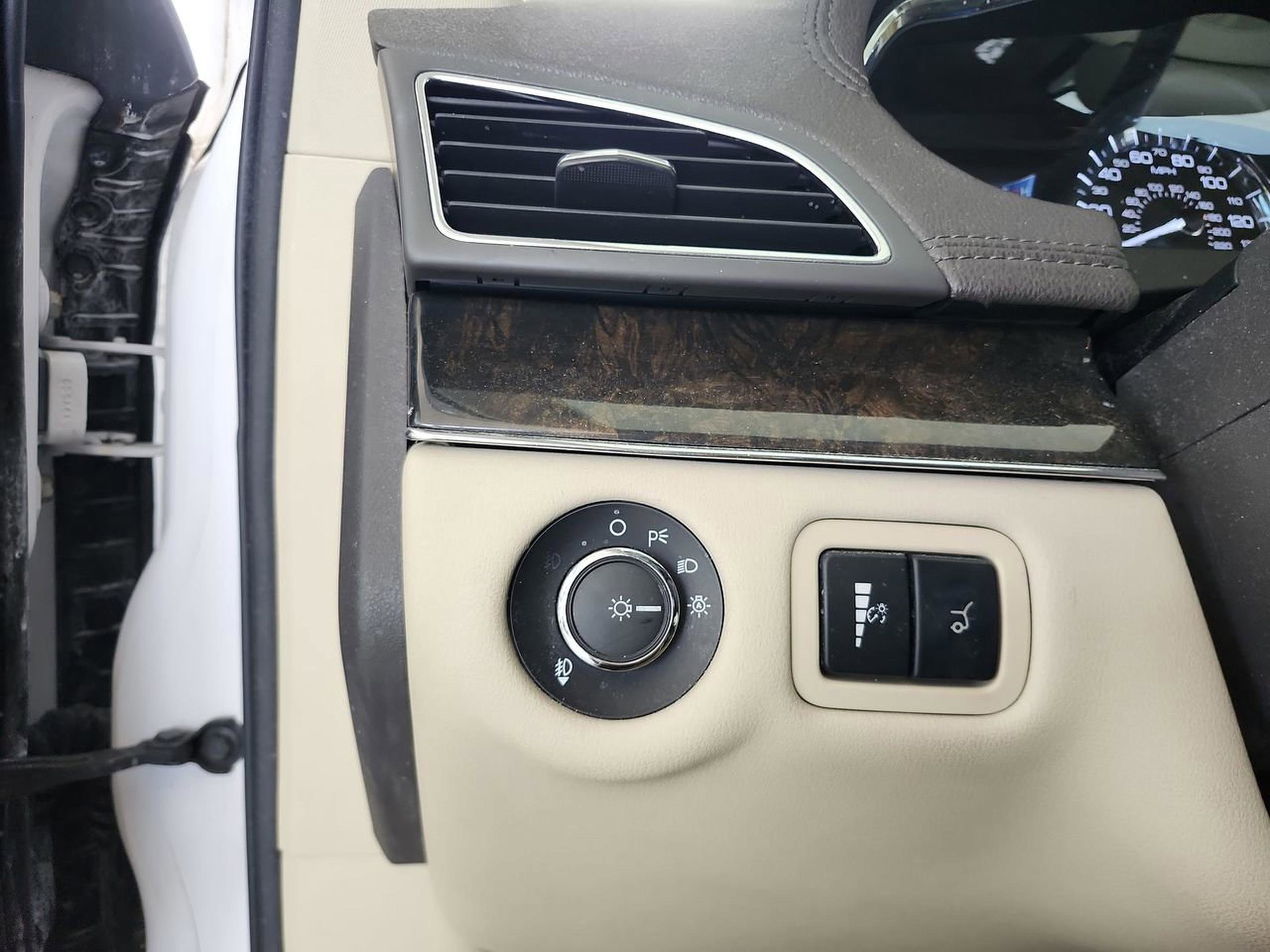 Used 2014 Lincoln MKT FWD image 13