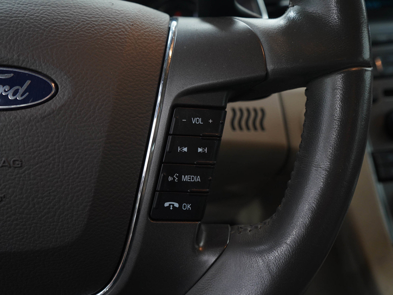 Used 2012 Ford Taurus Limited FWD image 26