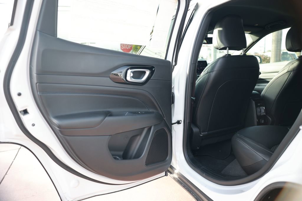 New 2026 Jeep Compass Latitude image 30