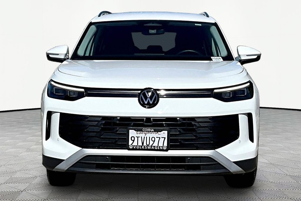 Used 2025 Volkswagen Tiguan S FWD image 2