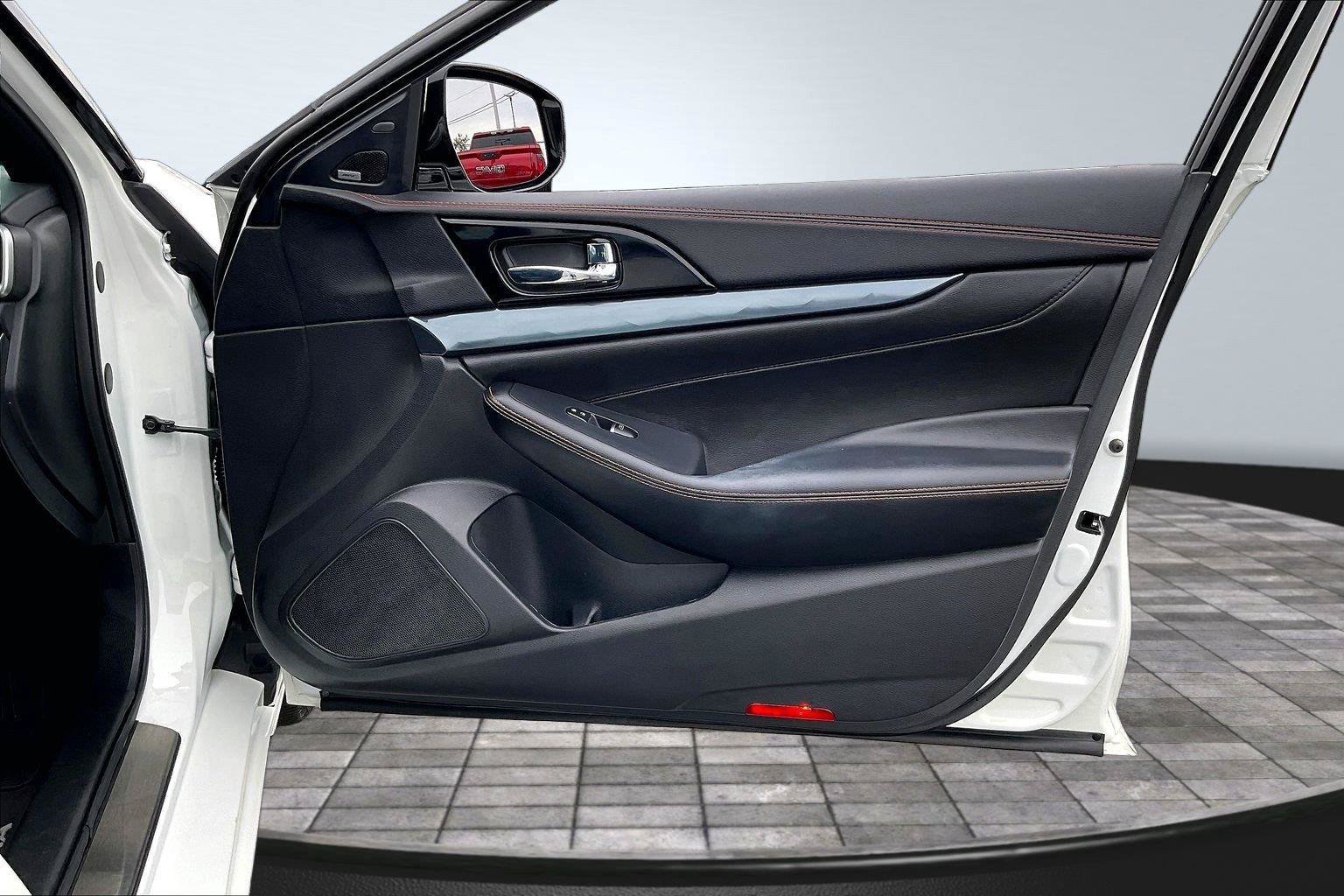 Certified 2020 Nissan Maxima SR w/ Sport Mat Group FWD image 25