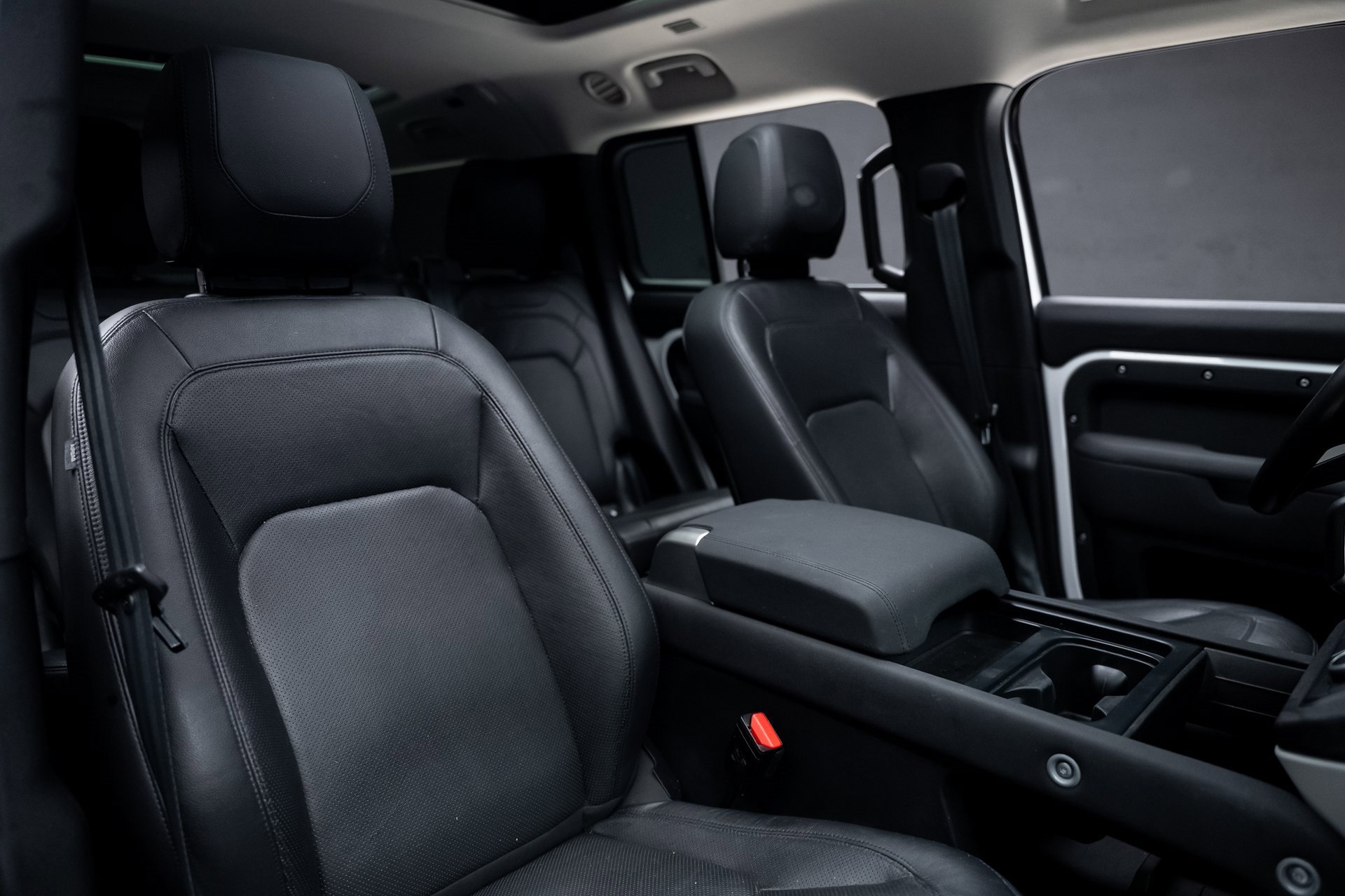 Used 2023 Land Rover Defender 130 SE image 64