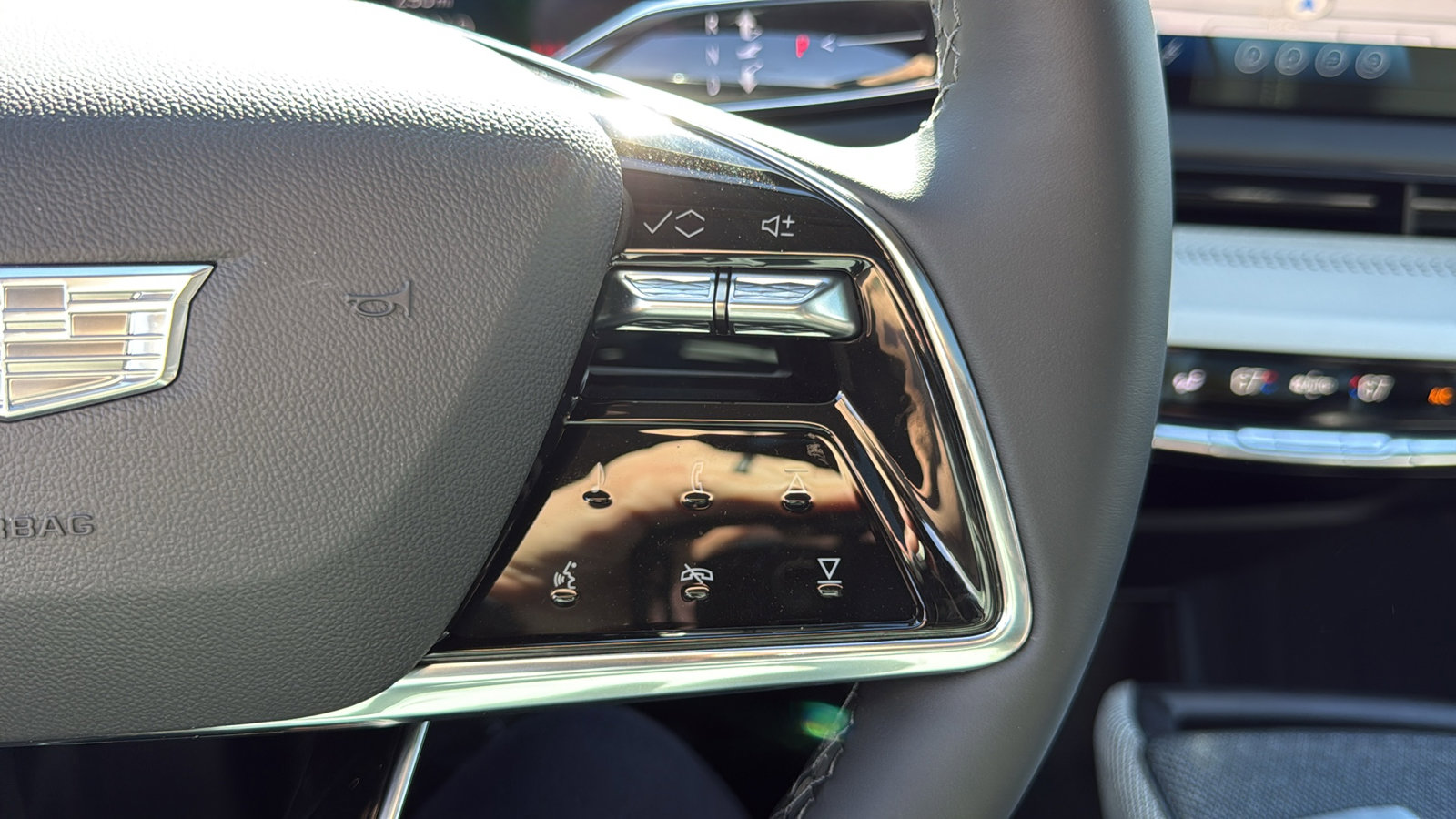 New 2025 Cadillac Optiq Luxury 1 w/ LPO, Floor Liner Package image 16