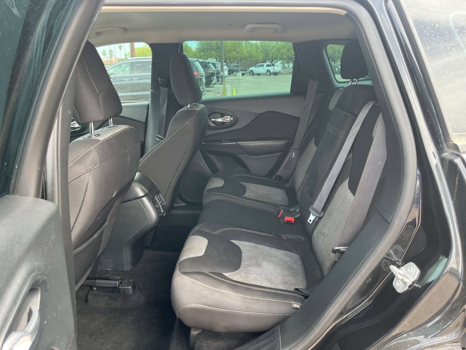 Used 2015 Jeep Cherokee Sport image 17