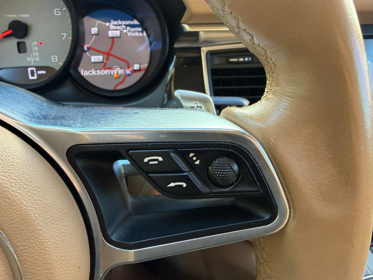 Used 2015 Porsche Macan S image 28