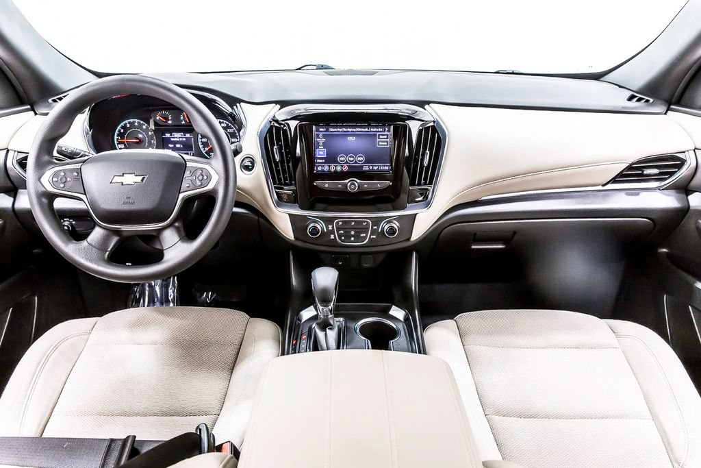 Used 2023 Chevrolet Traverse LS w/ Safety Package FWD image 17