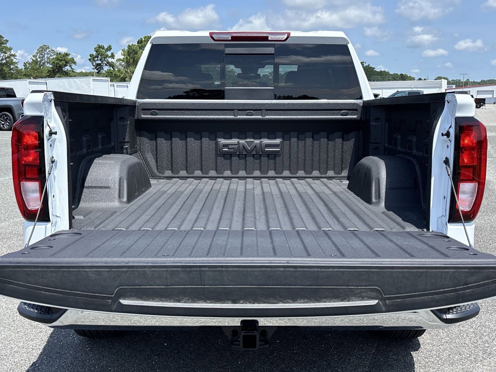 New 2025 GMC Sierra 1500 SLE w/ Preferred Package image 38