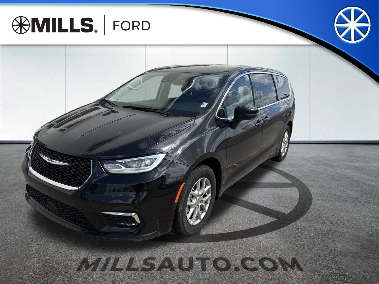Used 2023 Chrysler Pacifica Touring-L FWD video 1