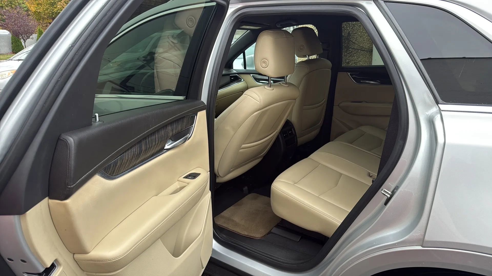 Used 2017 Cadillac XT5 FWD image 28