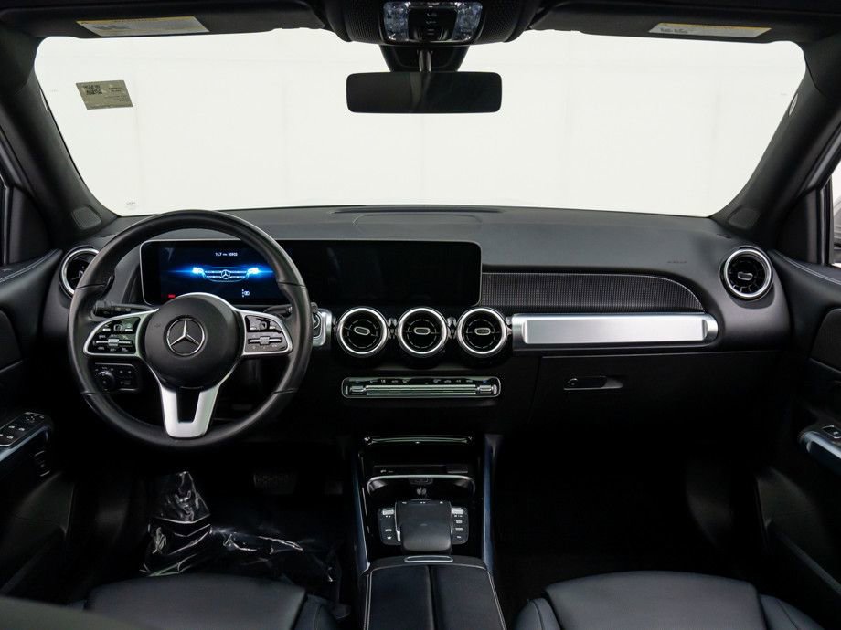 Used 2021 Mercedes-Benz GLB 250 4MATIC w/ Premium Package image 11