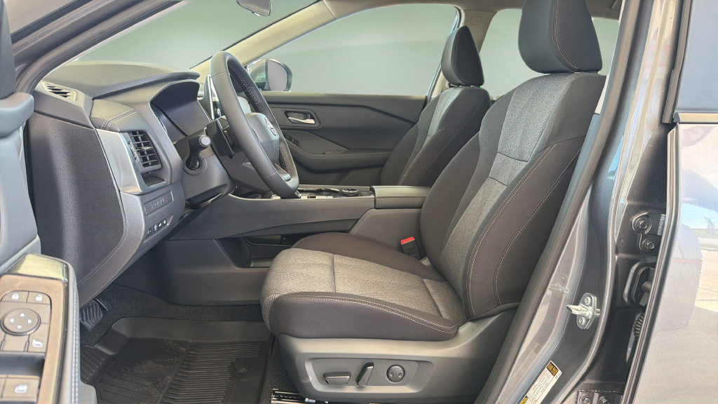 New 2026 Nissan Rogue SV AWD/4WD image 22