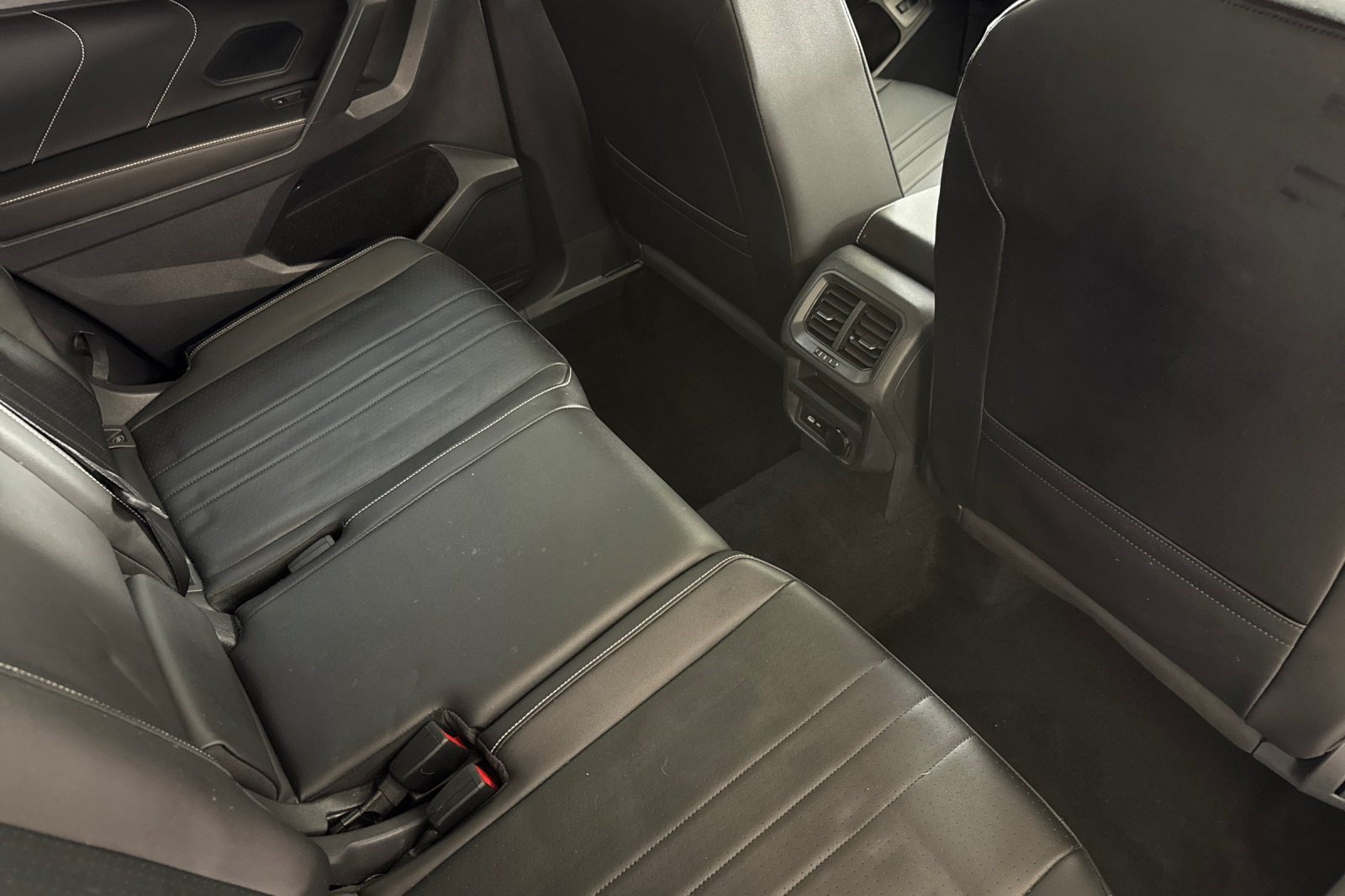 Used 2022 Volkswagen Tiguan SE FWD image 32