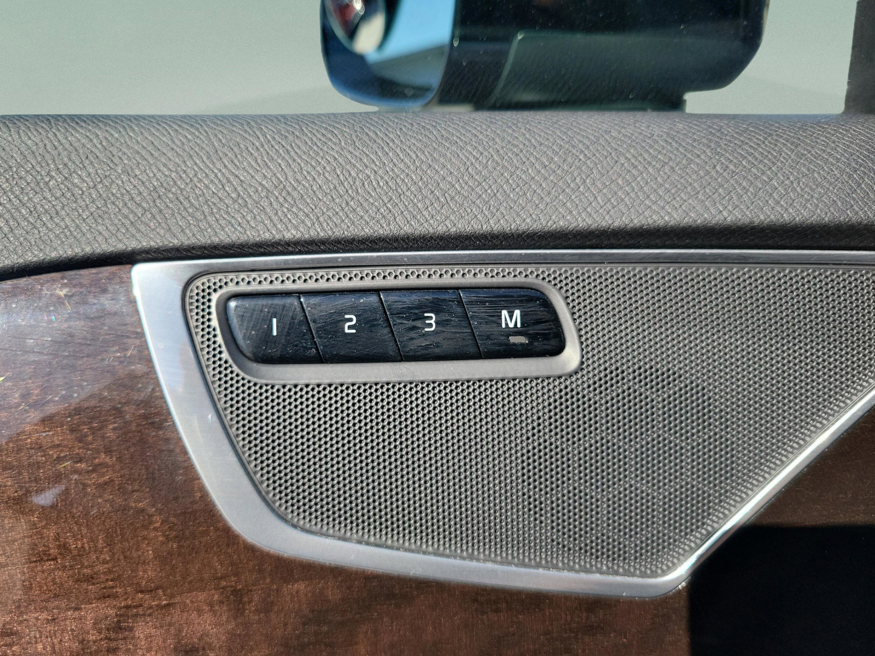 Used 2019 Volvo XC90 T6 Momentum w/ Protection Package Premier image 18