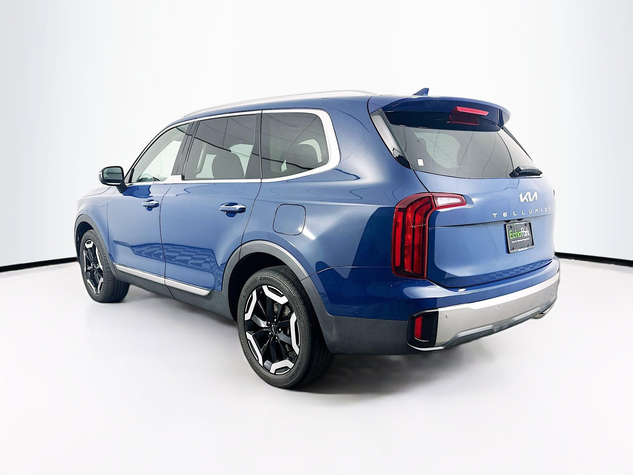 Used 2025 Kia Telluride S FWD image 5