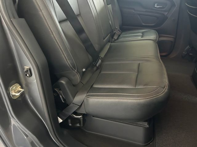 Used 2018 Nissan Titan SL w/ Midnight Edition image 33