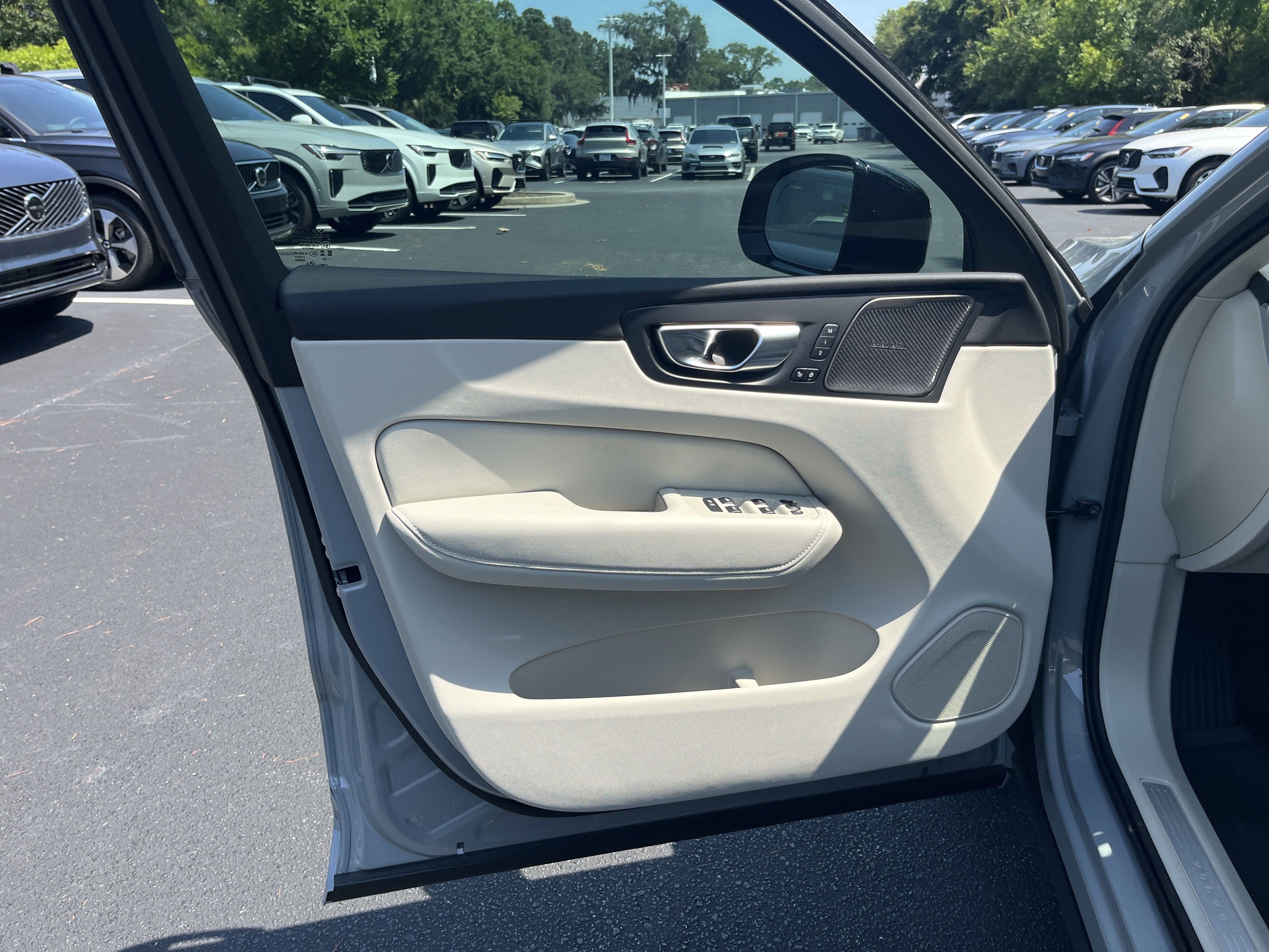 Used 2026 Volvo XC60 B5 Ultra w/ Protection Package Premier image 40