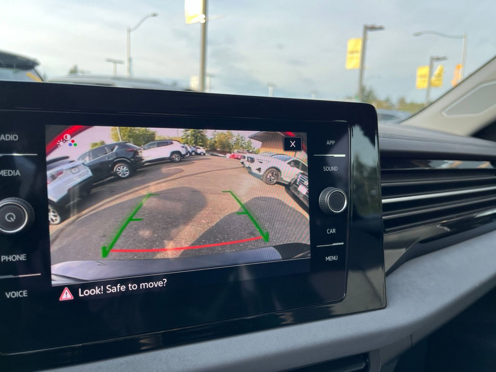 Used 2025 Volkswagen Jetta SE image 18