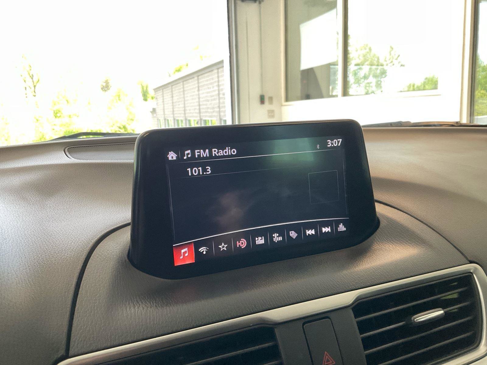 Used 2018 MAZDA MAZDA3 Touring FWD image 20