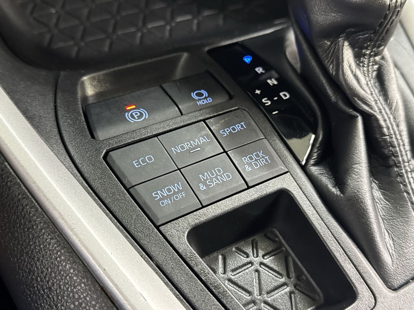 Used 2021 Toyota RAV4 XLE AWD/4WD image 43