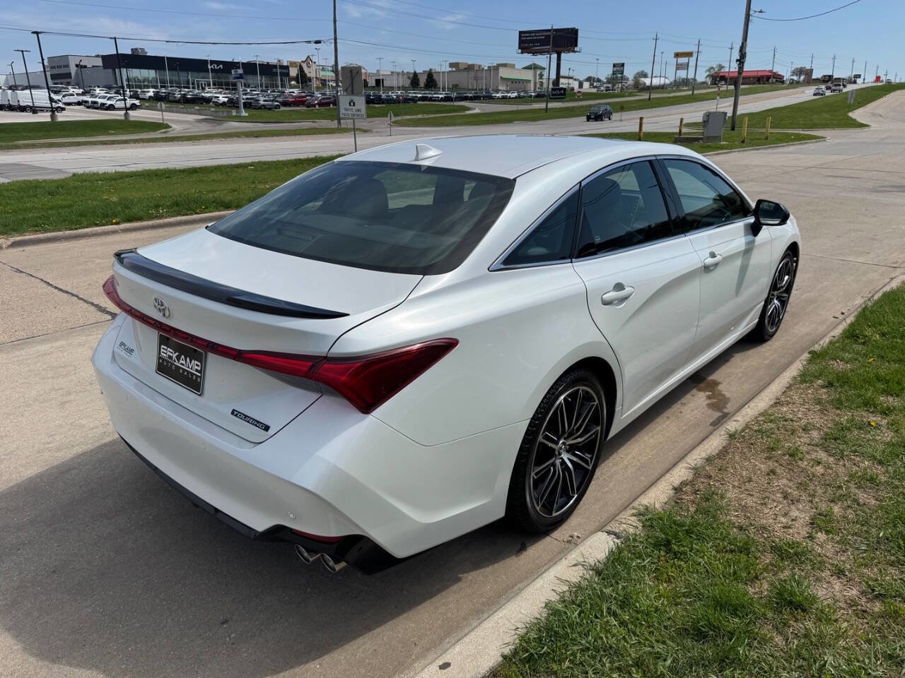 Used 2019 Toyota Avalon Touring w/ Advanced Safety Package FWD image 5