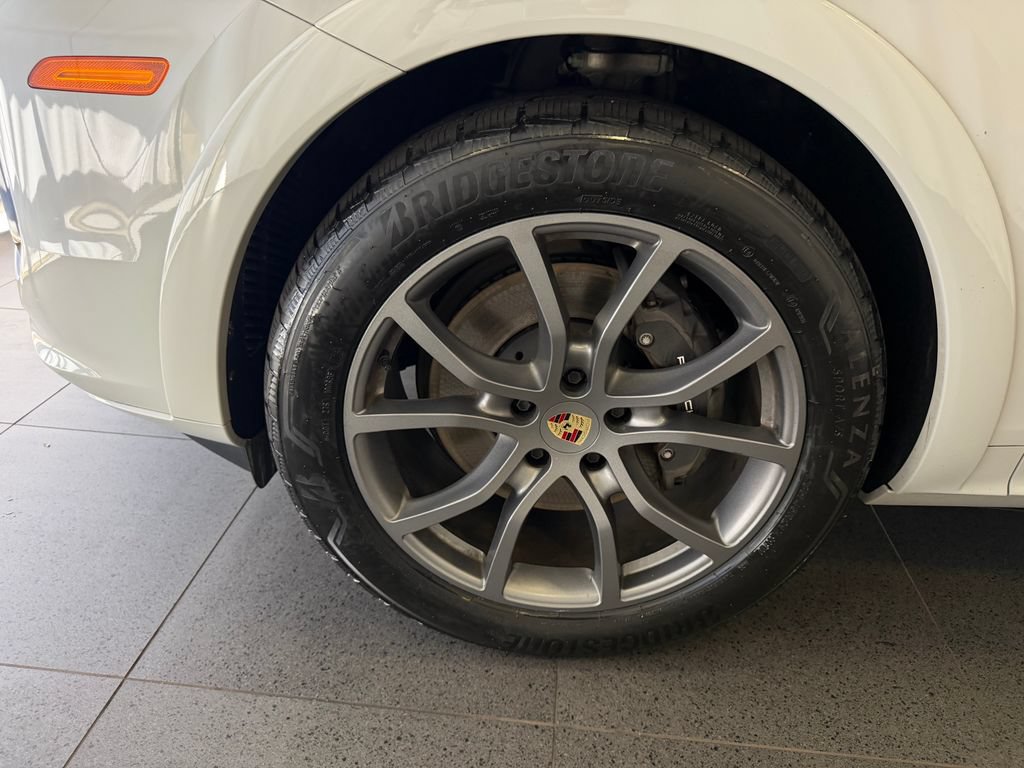 Certified 2024 Porsche Cayenne Coupe AWD/4WD image 10