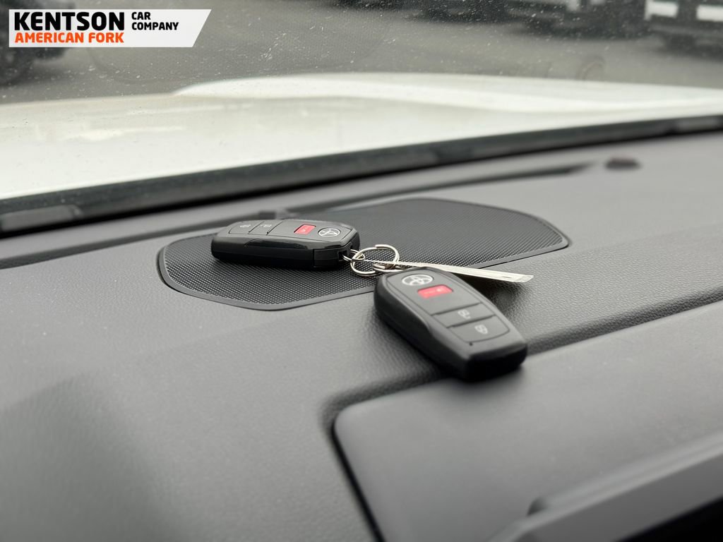 Used 2025 Toyota Tacoma TRD Off-Road image 37