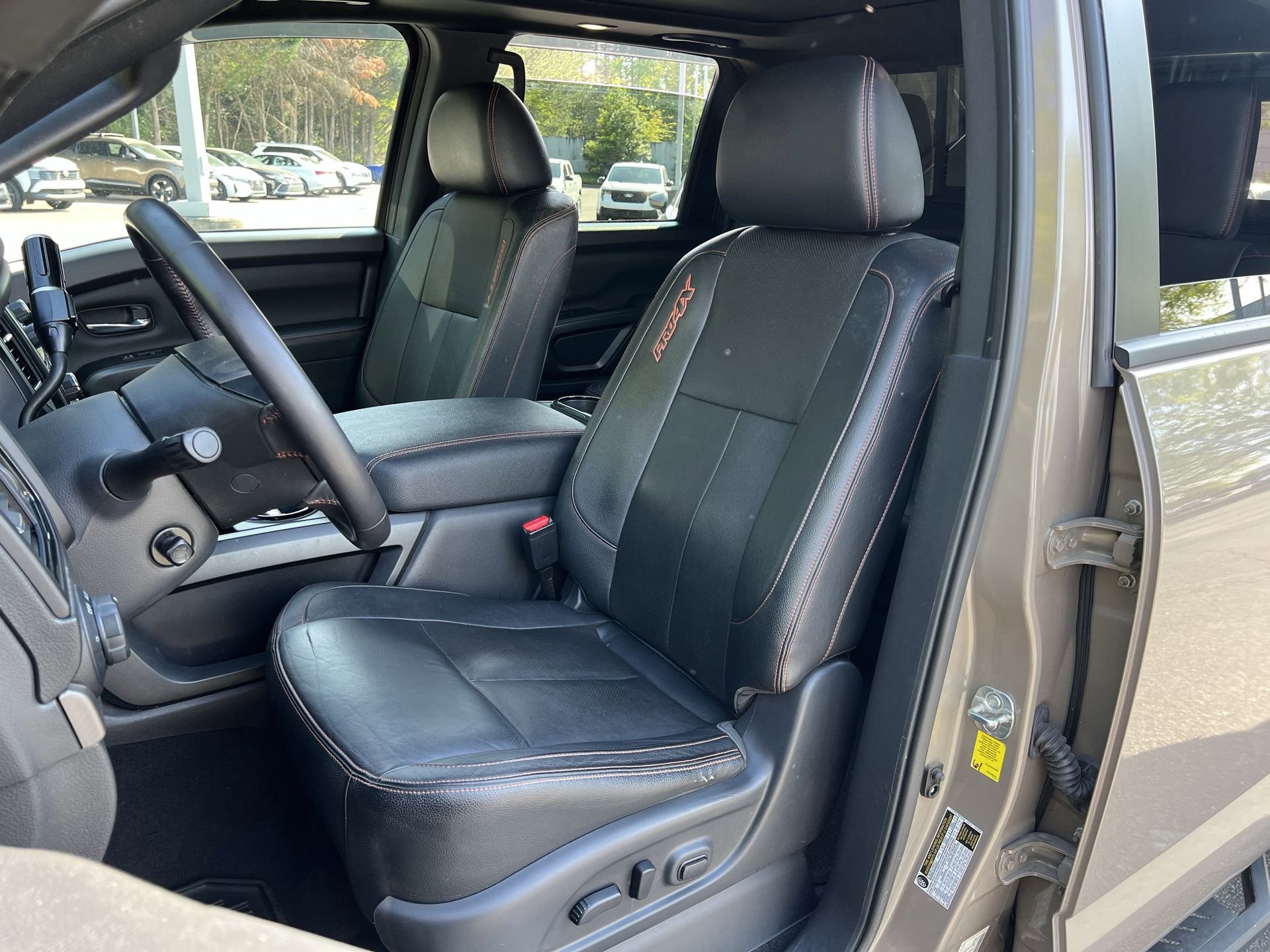Used 2021 Nissan Titan PRO-4X w/ Pro-4x Convenience Package AWD/4WD image 19
