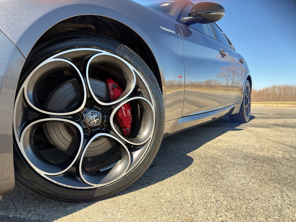 Used 2024 Alfa Romeo Giulia Veloce AWD/4WD image 9