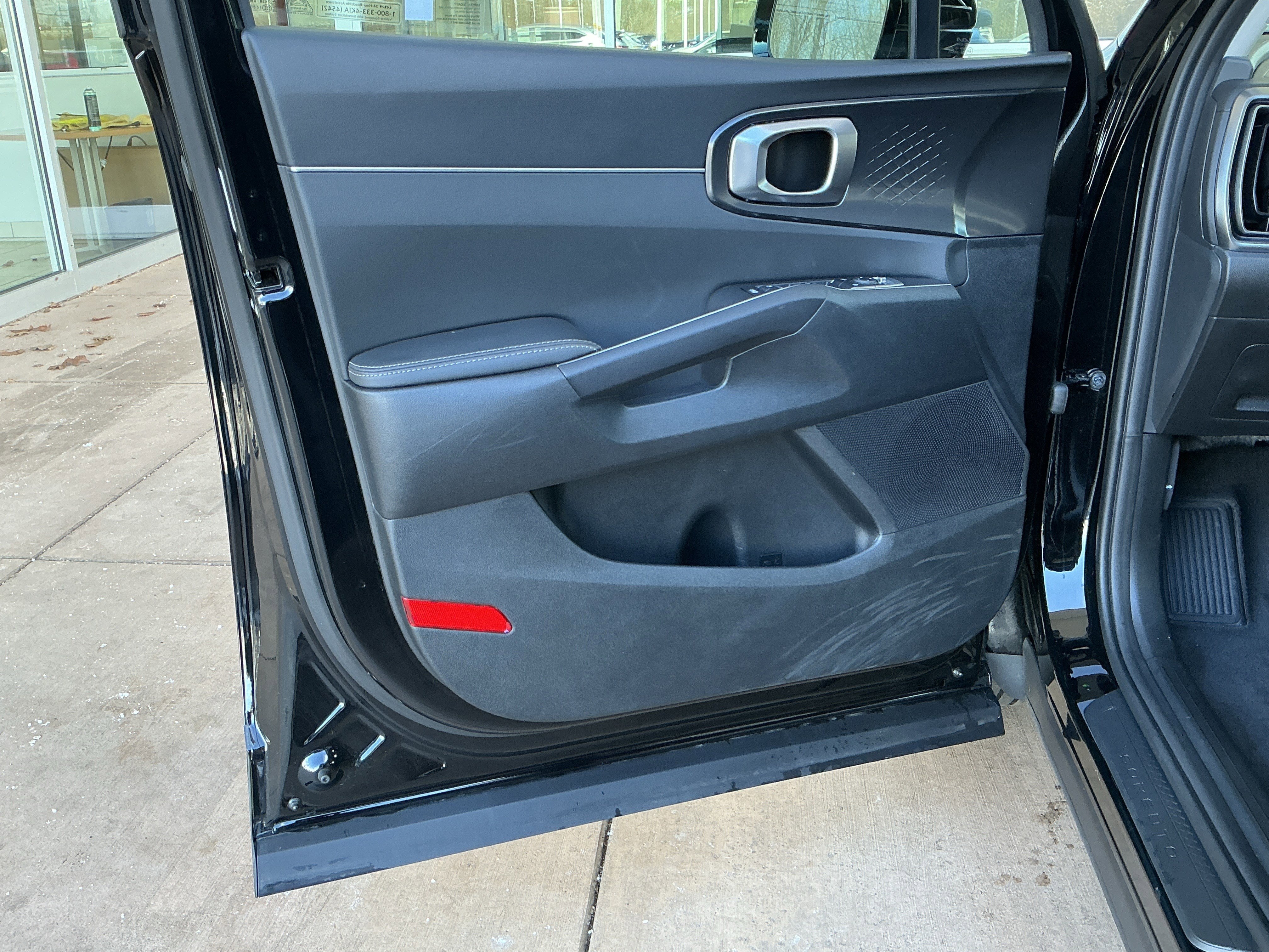 Used 2025 Kia Sorento LX image 14