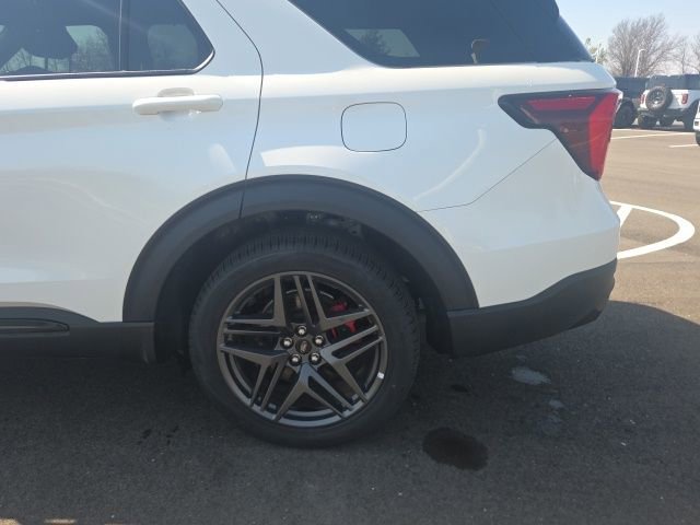 Certified 2025 Ford Explorer ST image 5