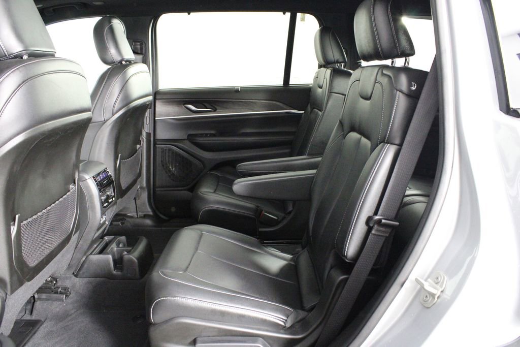 Used 2024 Jeep Grand Cherokee L Limited w/ Luxury Tech Group II image 14