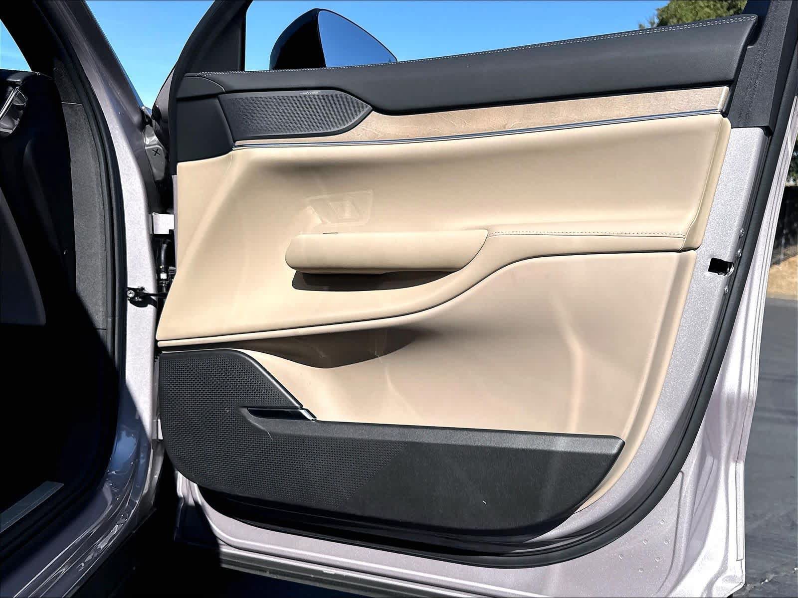 Used 2026 Volvo EX90 Plus RWD image 28